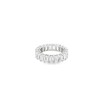 Elegant Emerald Diamond Ring