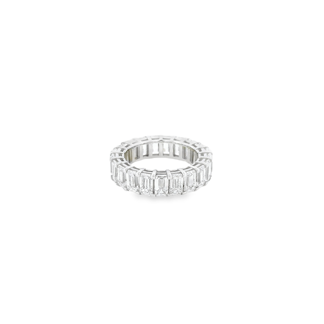 Elegant Emerald Diamond Ring