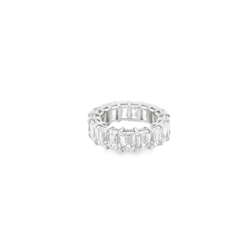 Elegant Emerald Diamond Ring