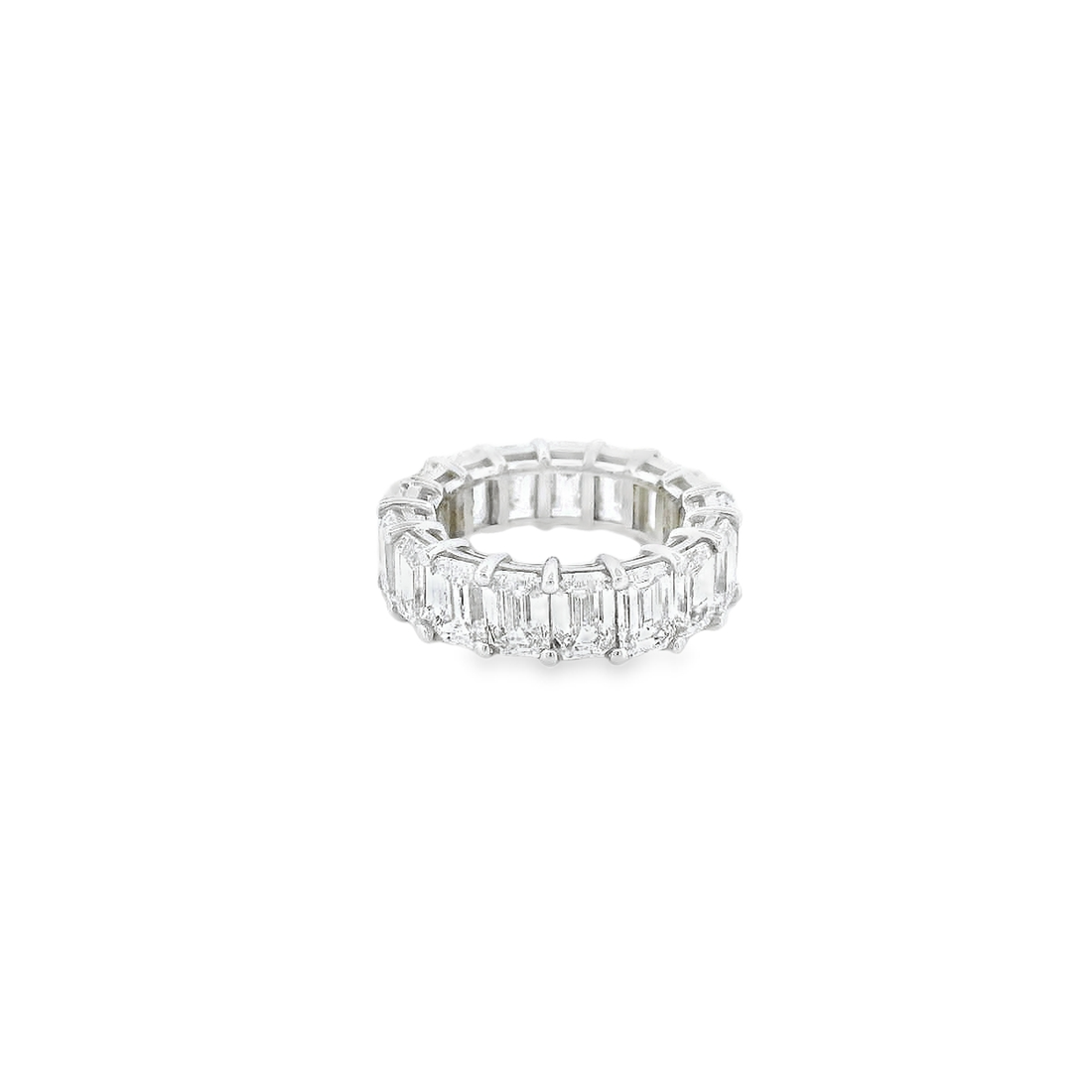 Elegant Emerald Diamond Ring
