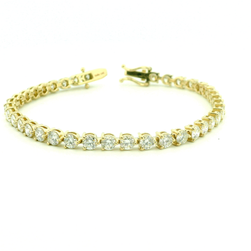 Elegant Gold Bracelet with Sparkling Stones