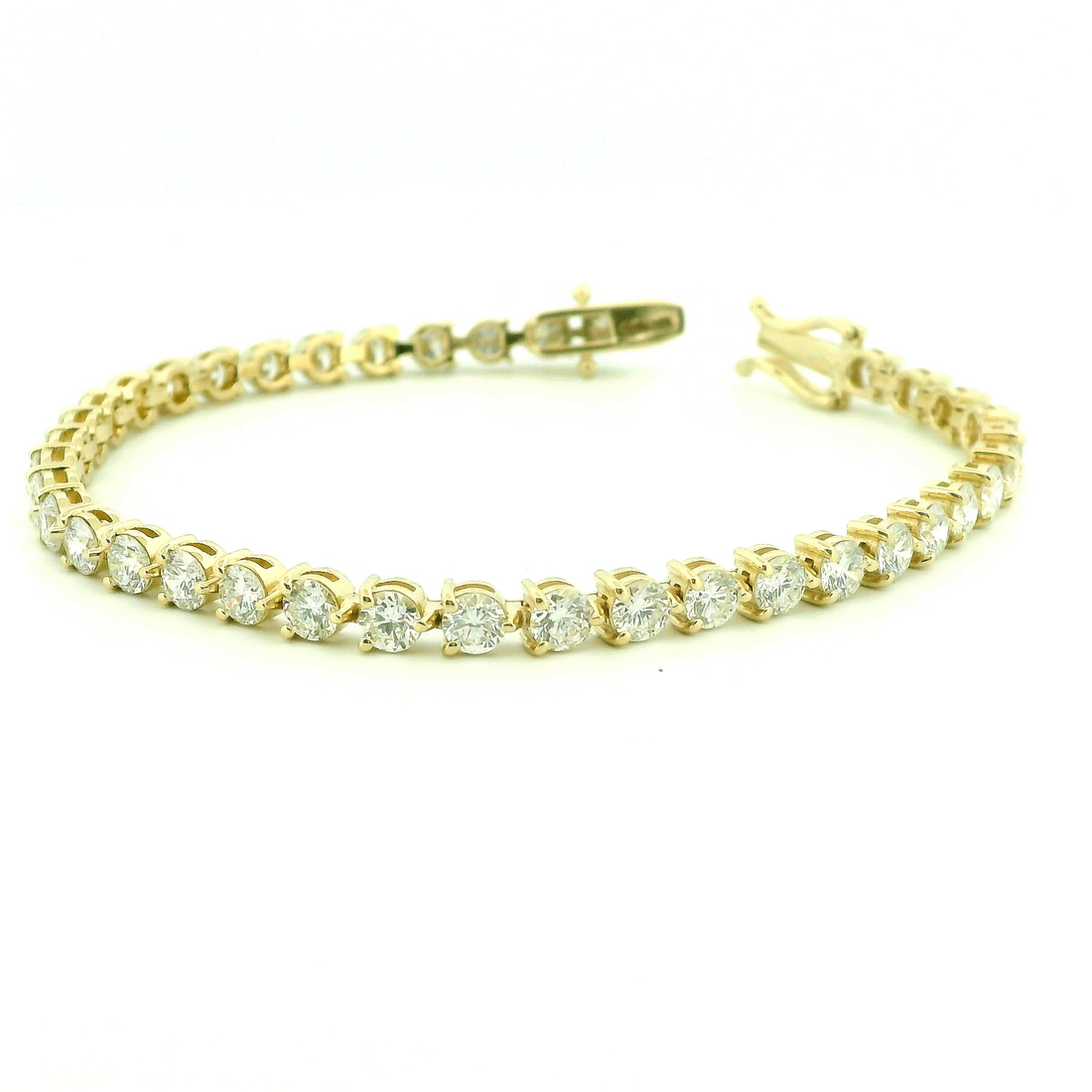 Elegant Gold Bracelet with Sparkling Stones