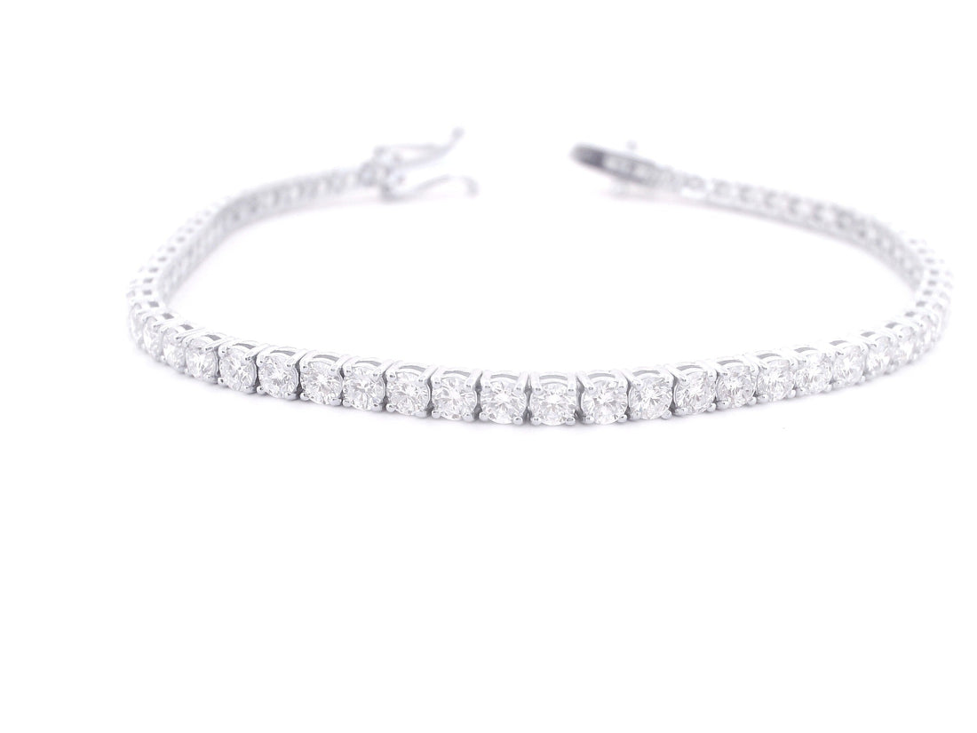 Elegant 14K White Gold Round Diamond Bracelet