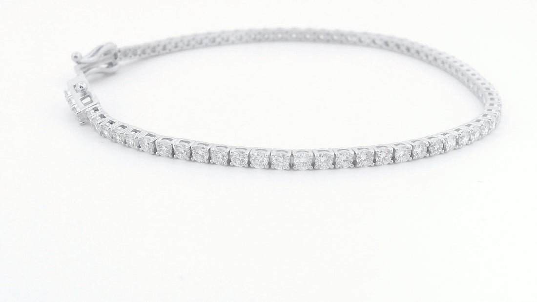 Elegant 14K White Gold Round Diamond Bracelet
